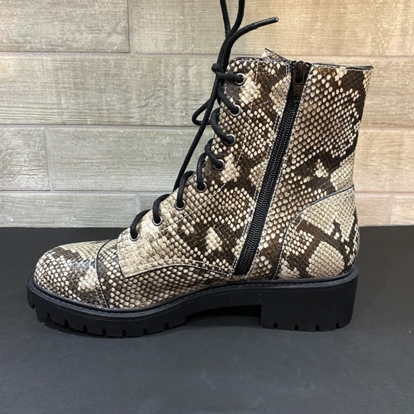 Chelsea & Violet- Size 9.5- Snake Skin Print - Picture 8 of 9